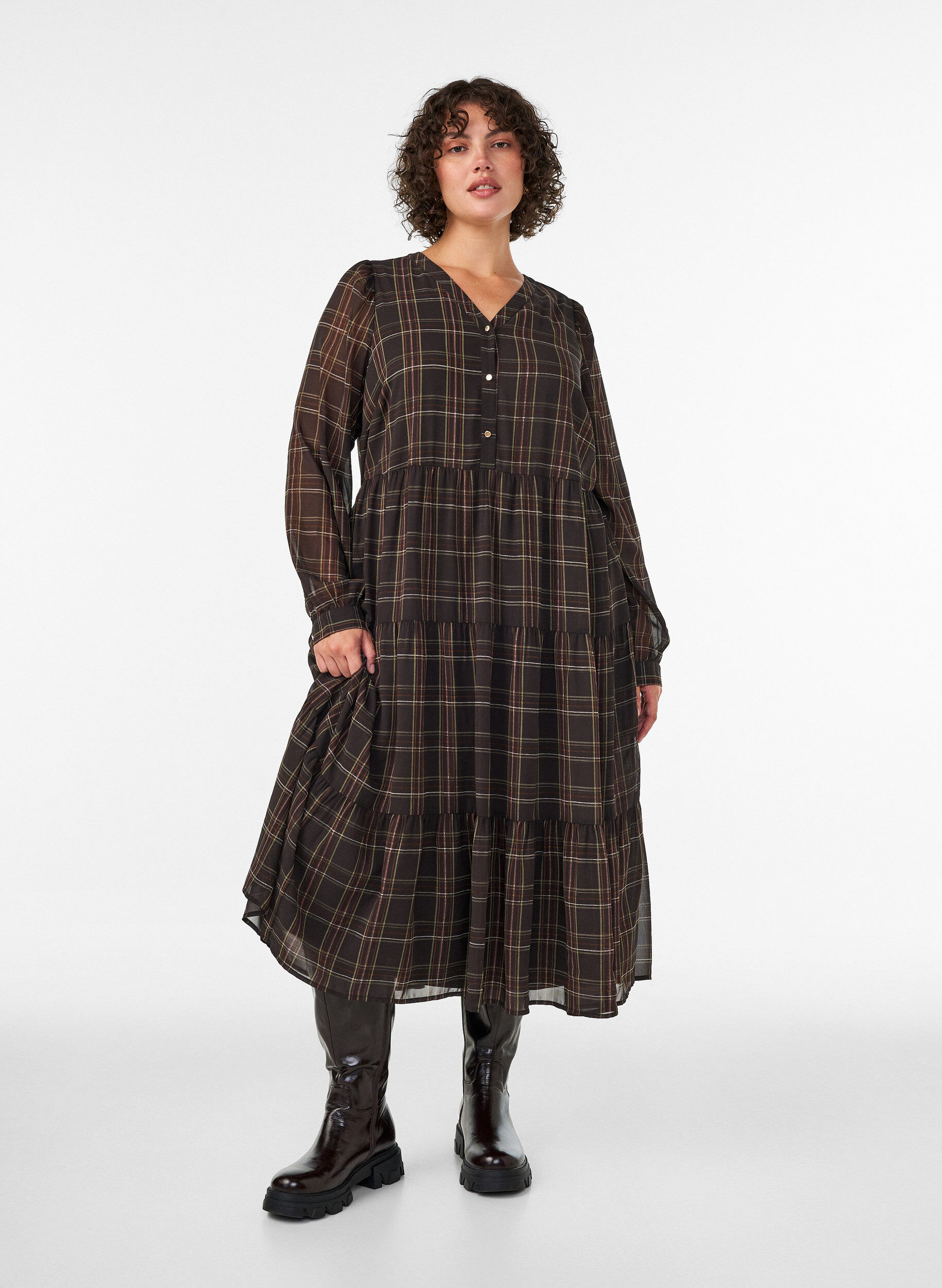 Checked midi dress with a tiered skirt, Brown, Model