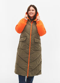 Long colorblock winter jacket with hood, Bungee Cord Comb, Model