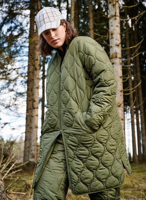 Long quilted jacket with pockets and zipper, Winter Moss, Image image number 0