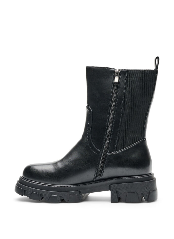 Chelsea boot with a chunky sole and ribbed panels, Black, Packshot image number 3