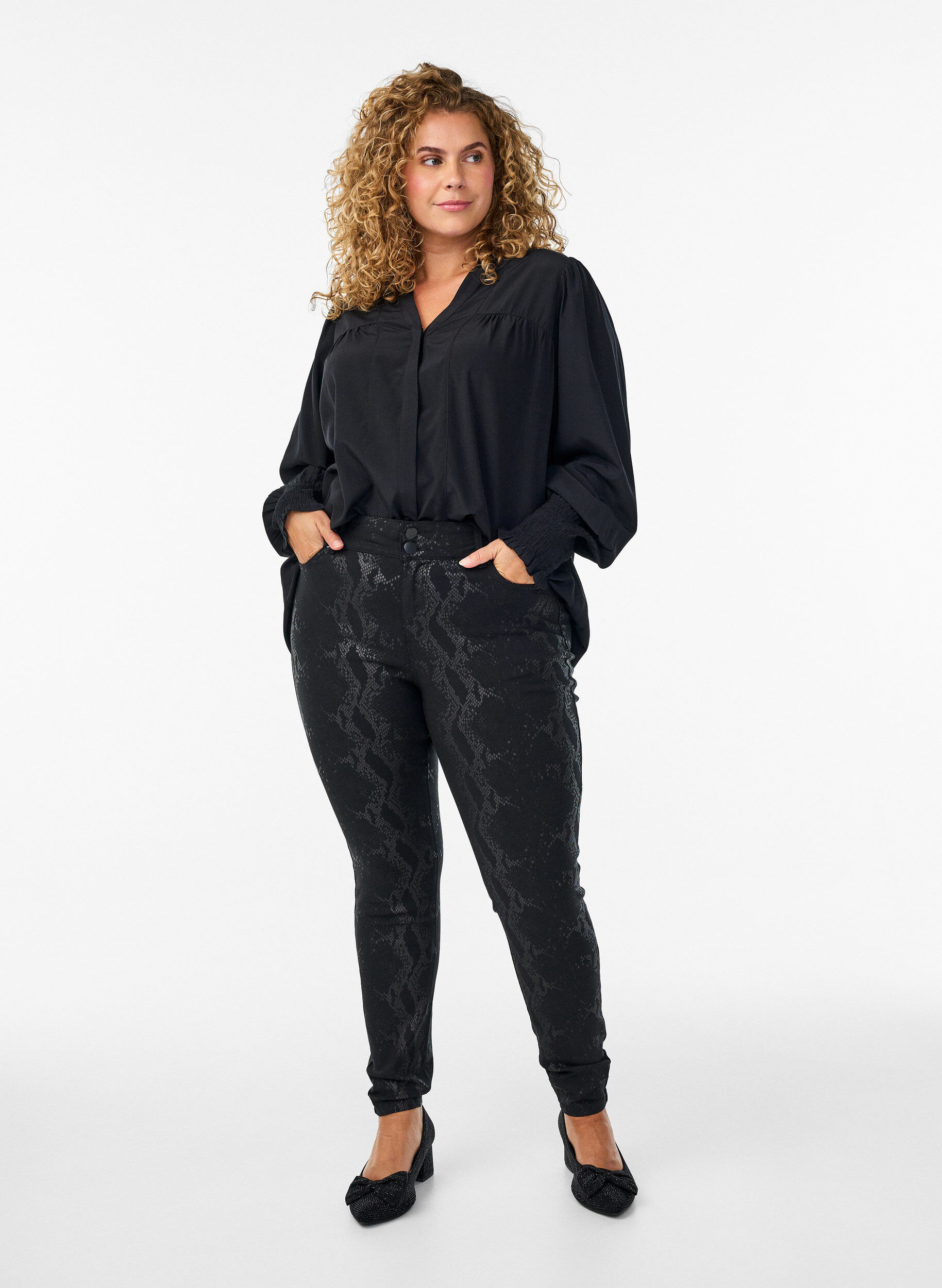 ZizzifashionBlouse with ruffle collar and ruching, Black, Model image number 1