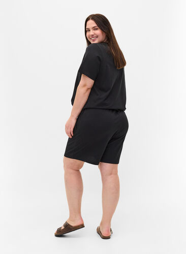 Loose shorts with pockets, Black, Model image number 1