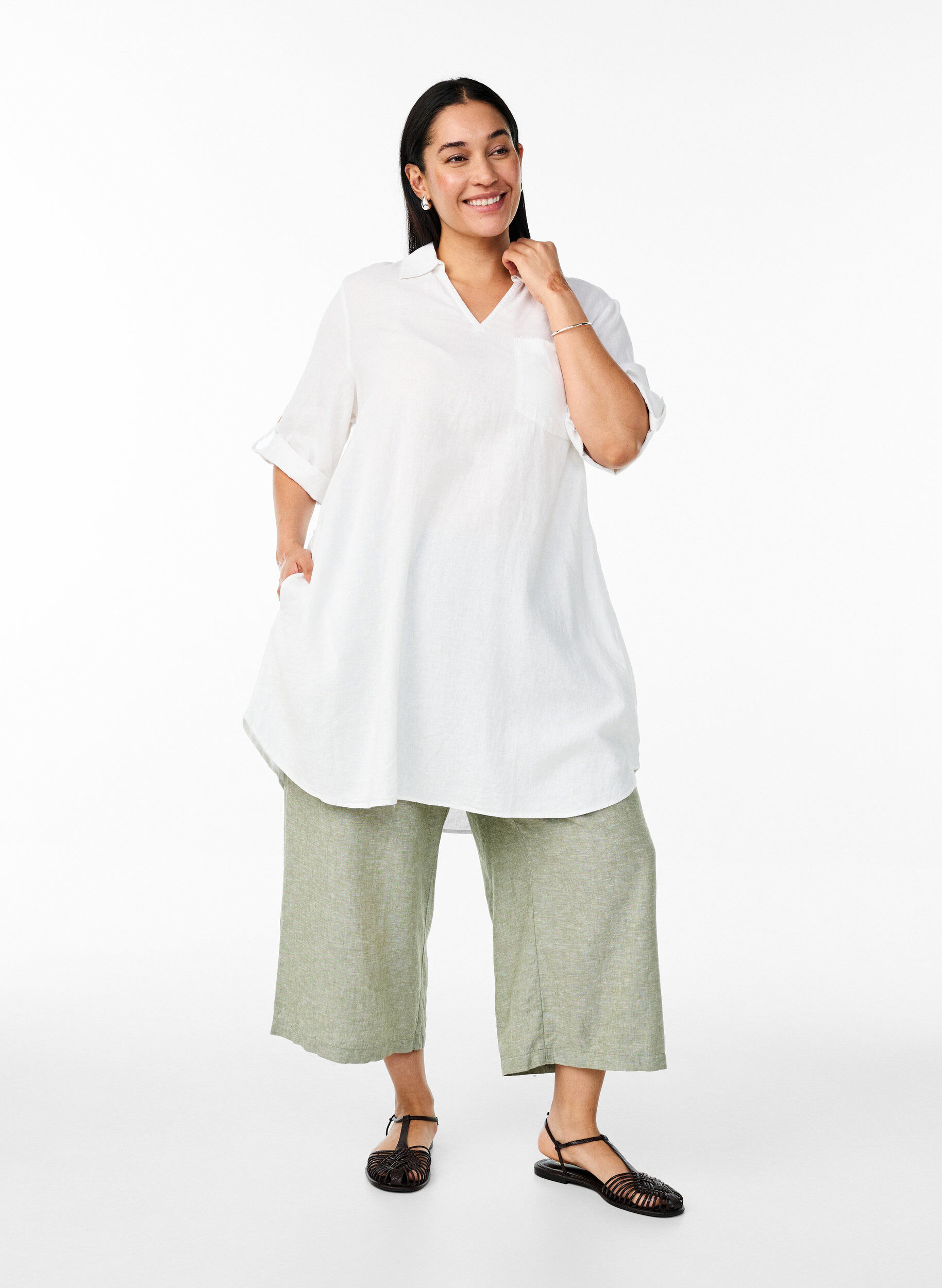 Cropped trousers in linen and viscose, Green, Model