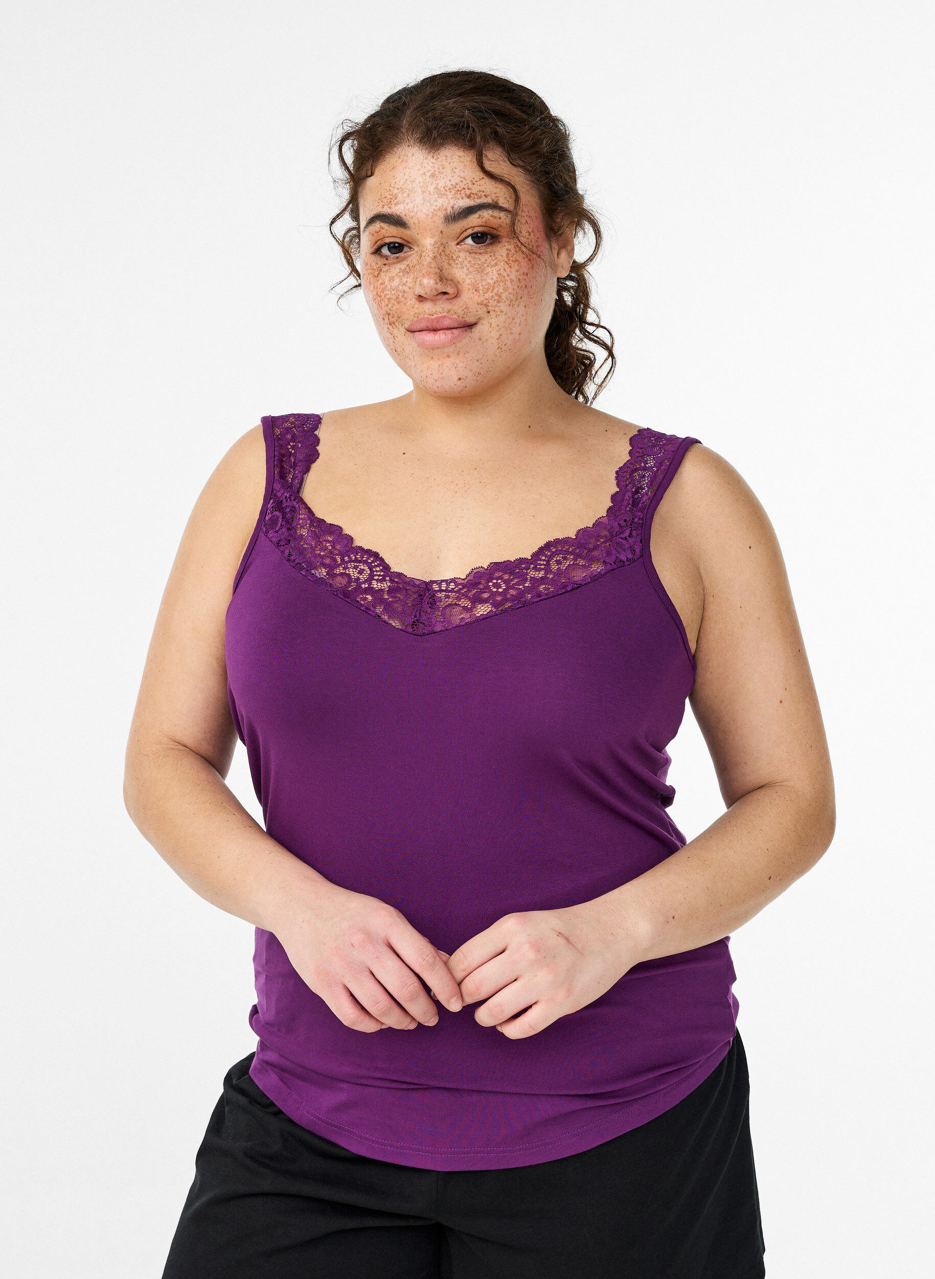 Viscose top with lace edge, Purple, Model