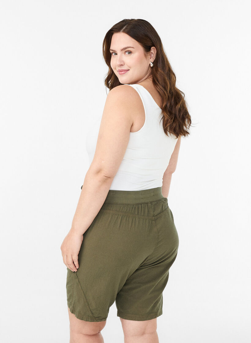 Loose cotton shorts with pockets, Green, Model image number 2