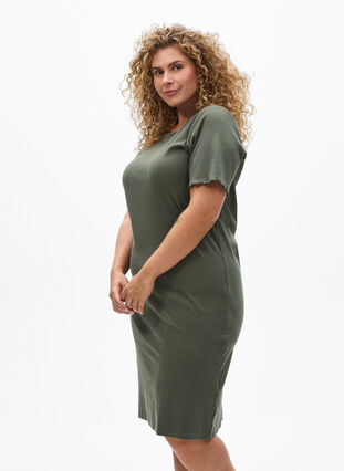 Knee-length T-shirt dress in ribbed jersey - Green - Sz. 40-64 - Zizzifashion Knee-length T-shirt dress in ribbed jersey - Green - Sz. 40-64 - Zizzifashion