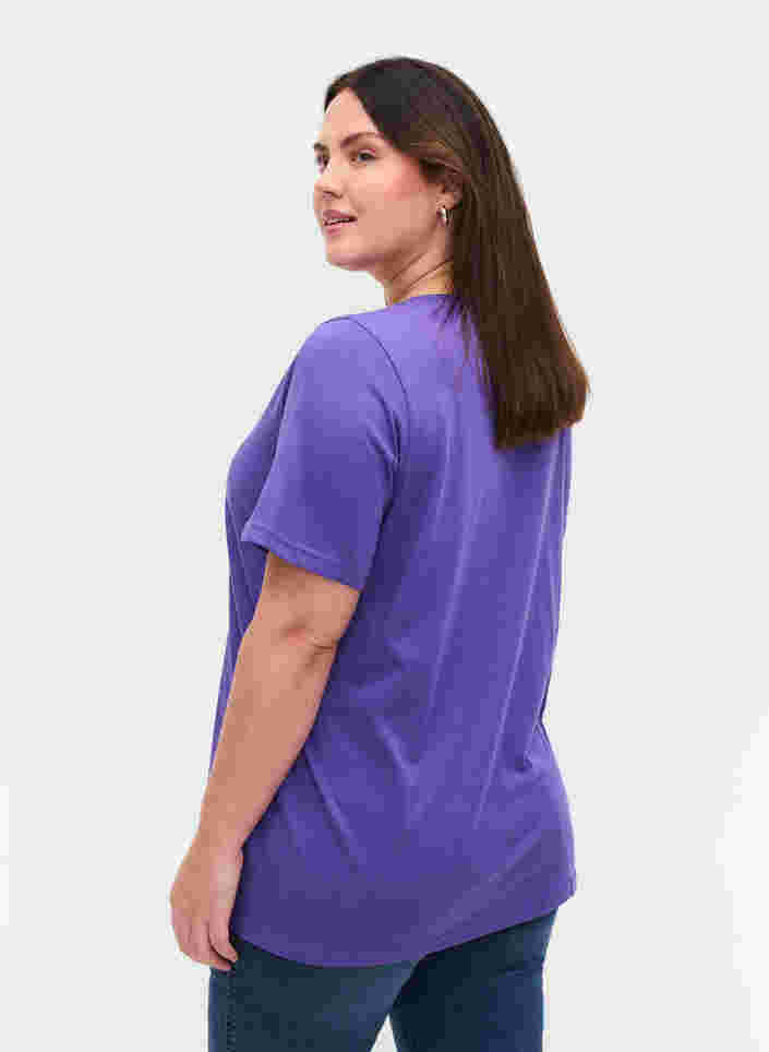 Organic cotton T-shirt with V-neckline, Ultra Violet, Model image number 1