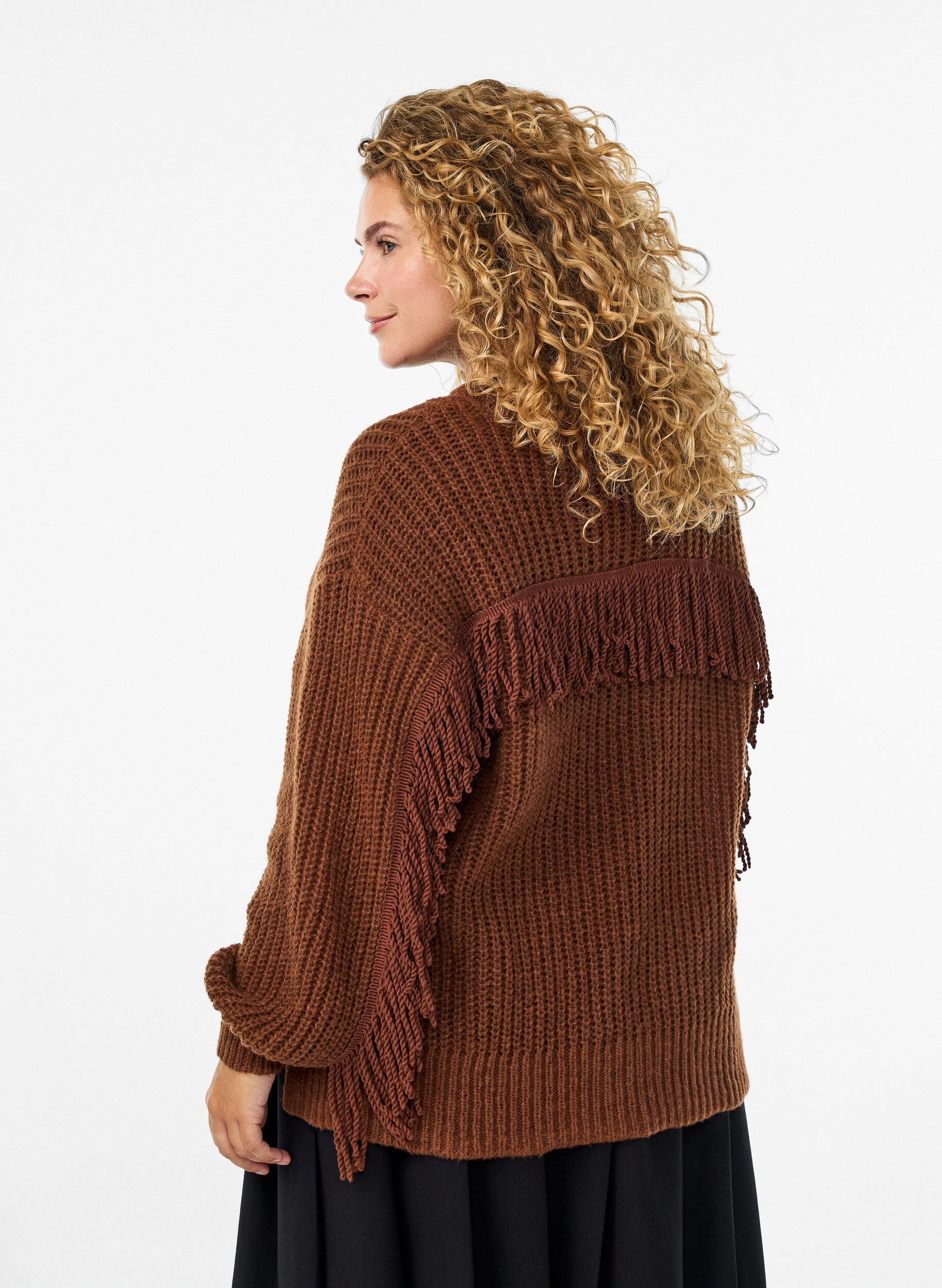 Knit blouse with fringes on the back, Brown, Model