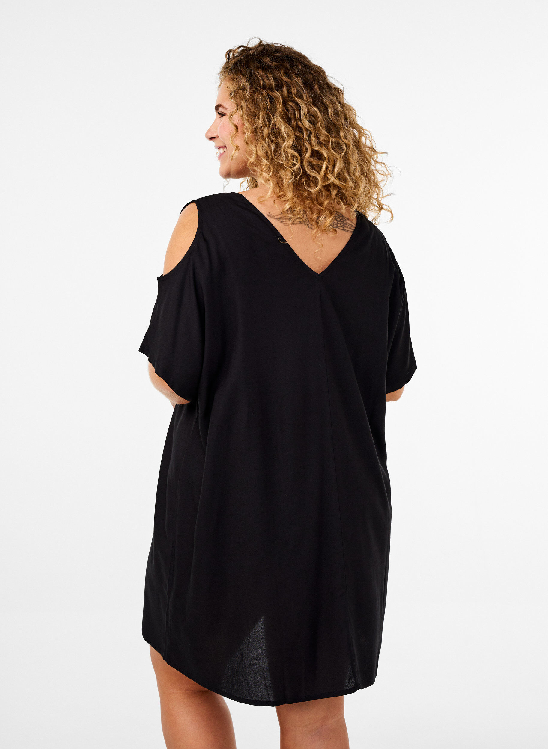 Zizzifashion Beach dress with shoulder detail in viscose, Black, Model image number 2