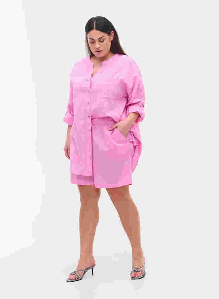 Loose shorts in a cotton blend with linen, Begonia Pink, Model image number 2