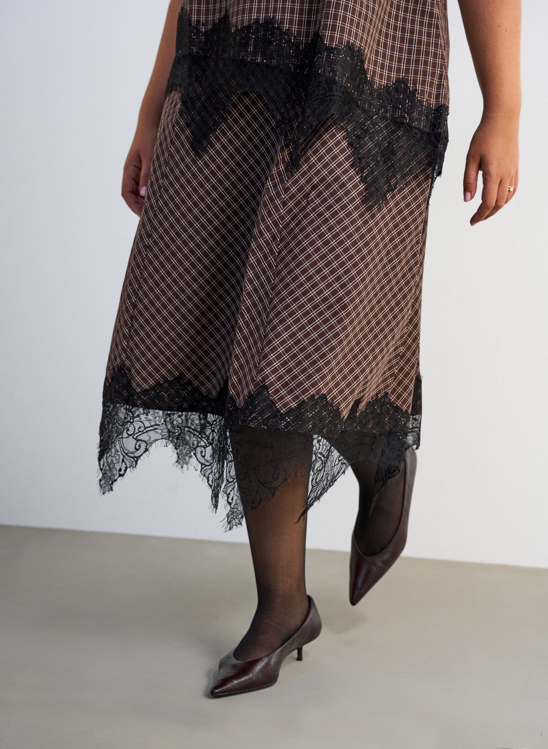 ZizzifashionMidi skirt with lace trim and check pattern, Brown, Model image number 2