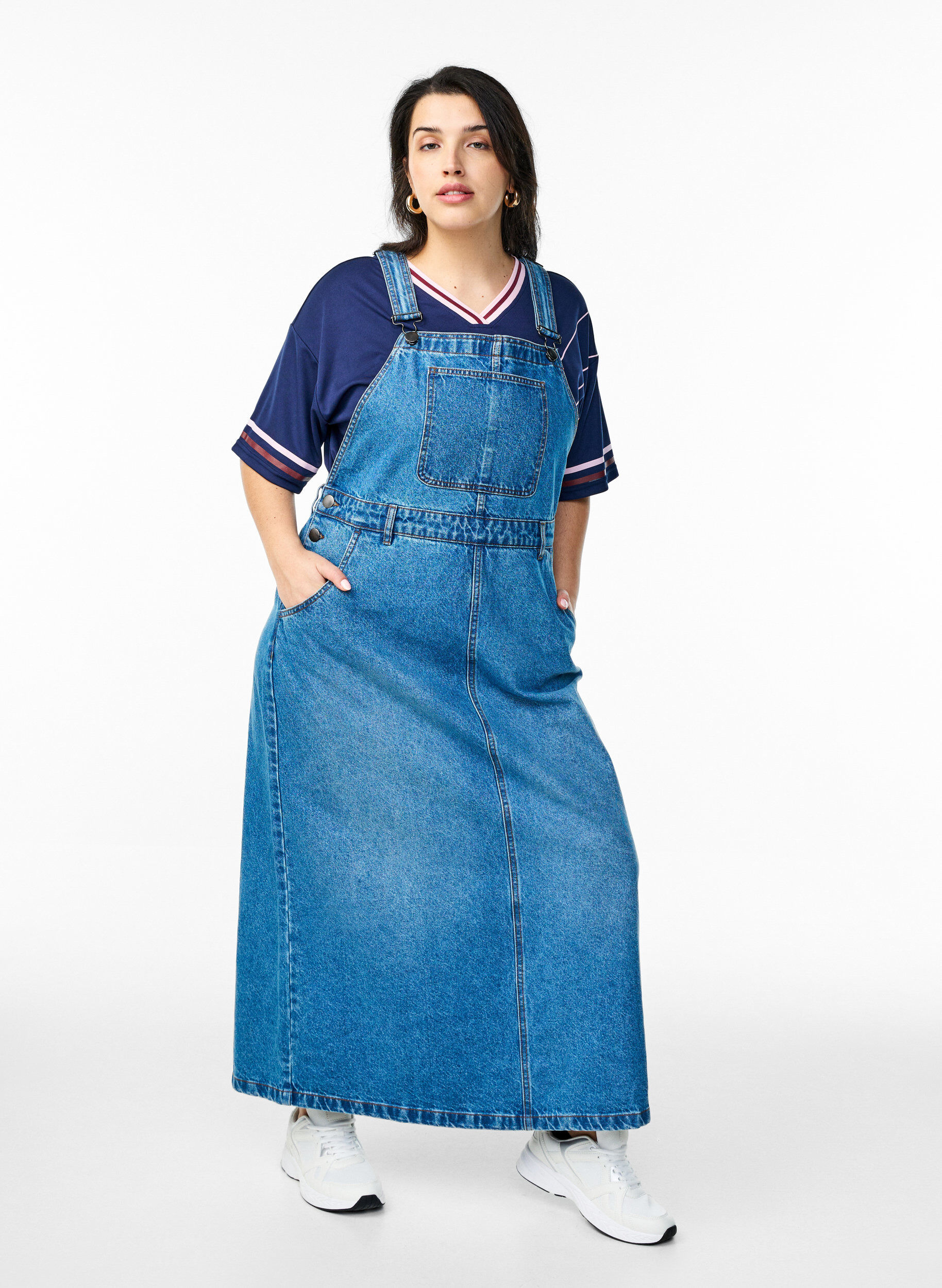 Midi denim overall dress, Blue, Model