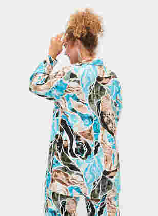 Shirt with print and long sleeves, Earth AOP, Model