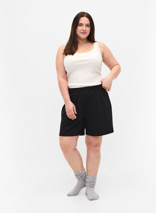 Loose shorts with structure, Black, Model image number 3