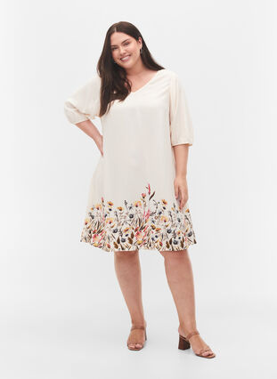 Short-sleeved floral print viscose dress, Off White Flower, Model image number 2