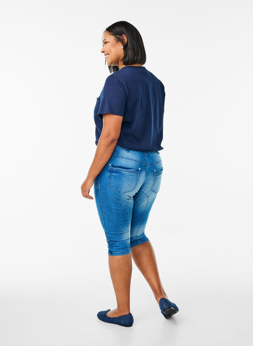Slim fit capri jeans with pockets, Light Blue, Model image number 1