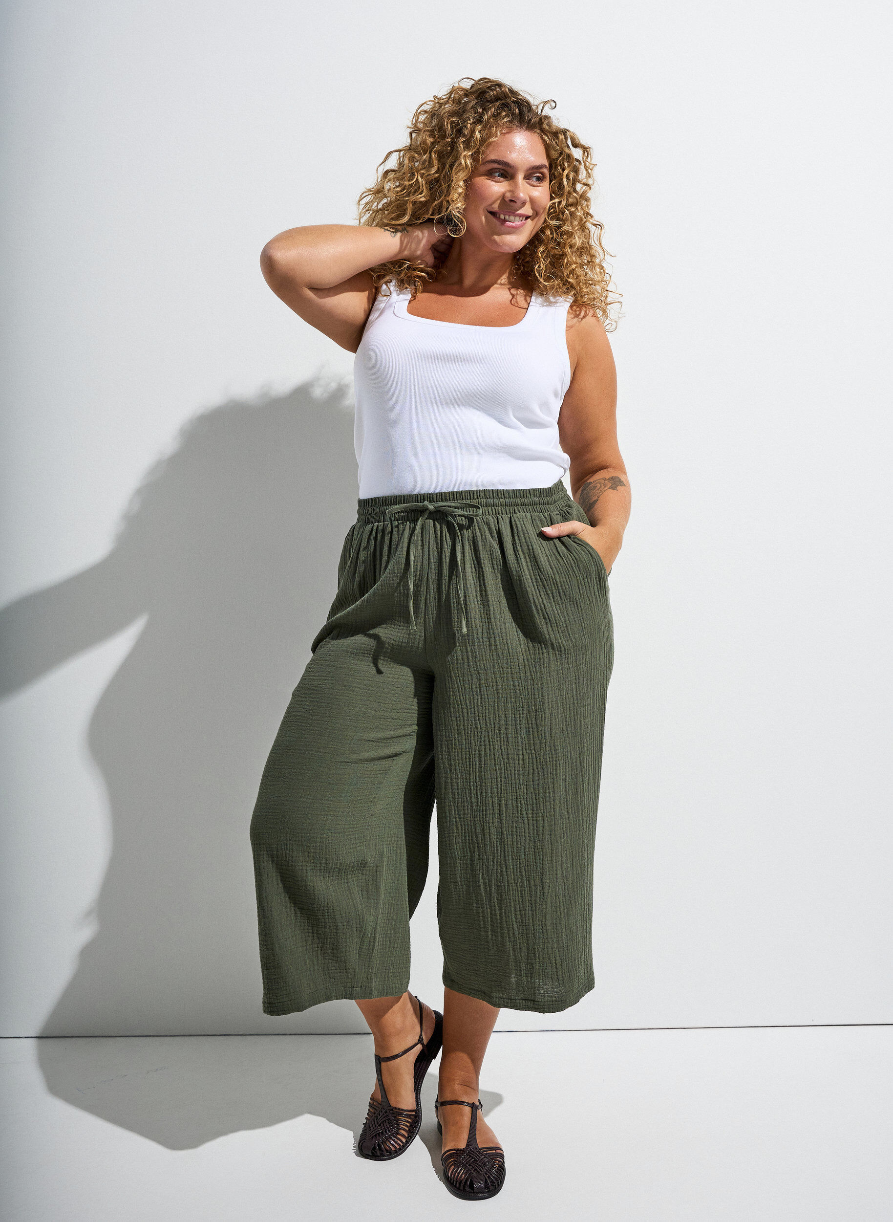 Culotte trousers in cotton muslin with high waist