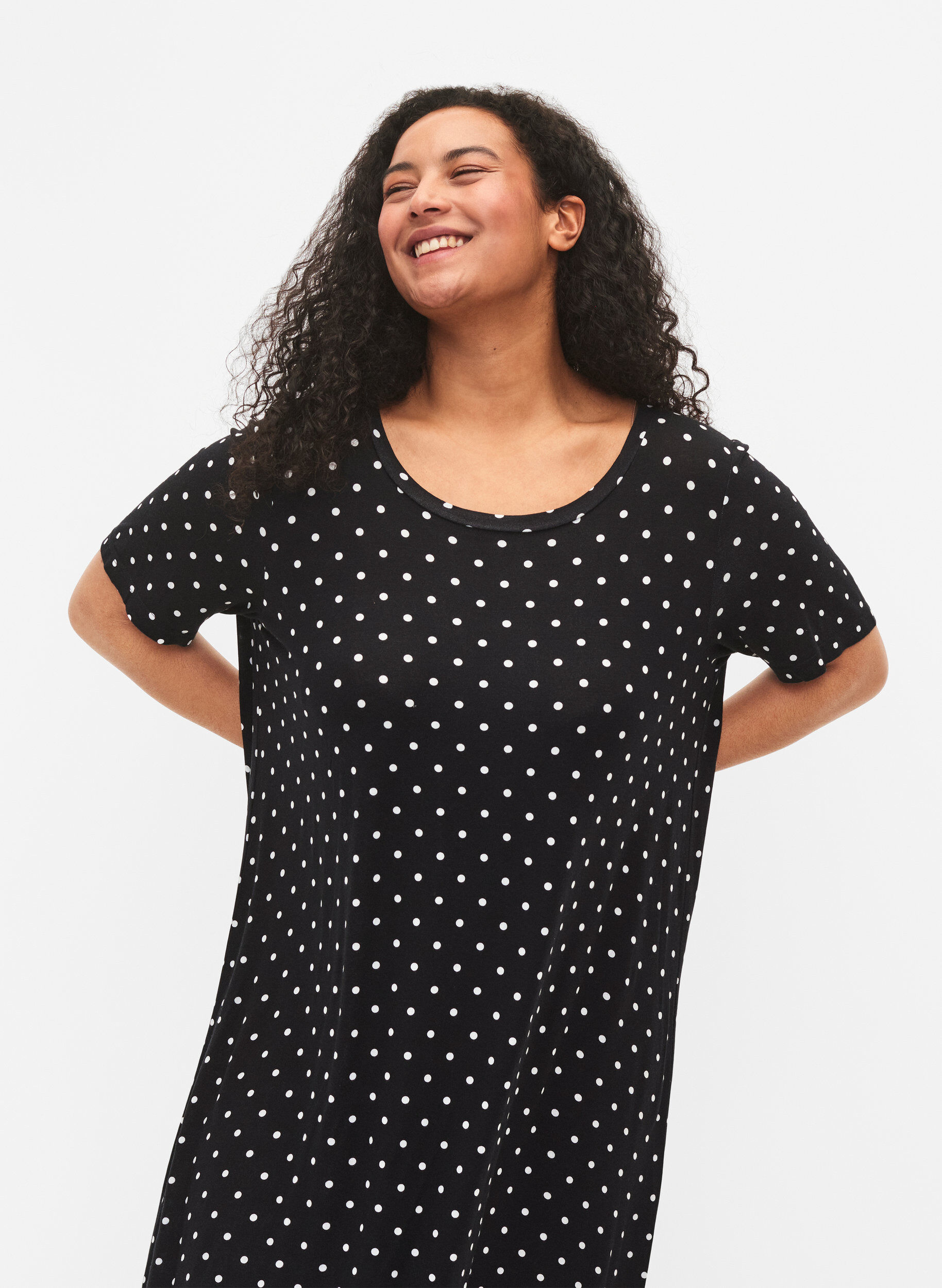 Zizzifashion Viscose midi dress with short sleeves, Black Dot, Model image number 2