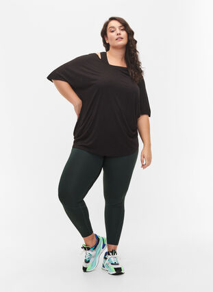 Training t-shirt in viscose with round neckline, Black, Model image number 2