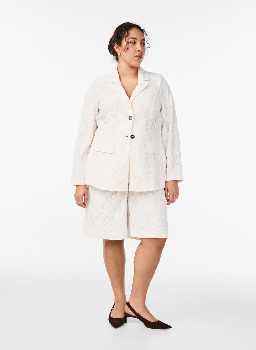 High-waisted lace Bermuda shorts, Vanilla, Model image number 0