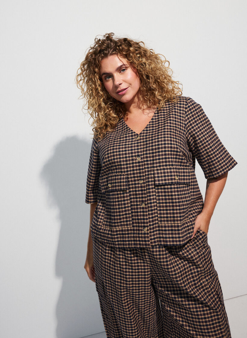 Checked blouse with chest pockets, Brown, Model image number 4