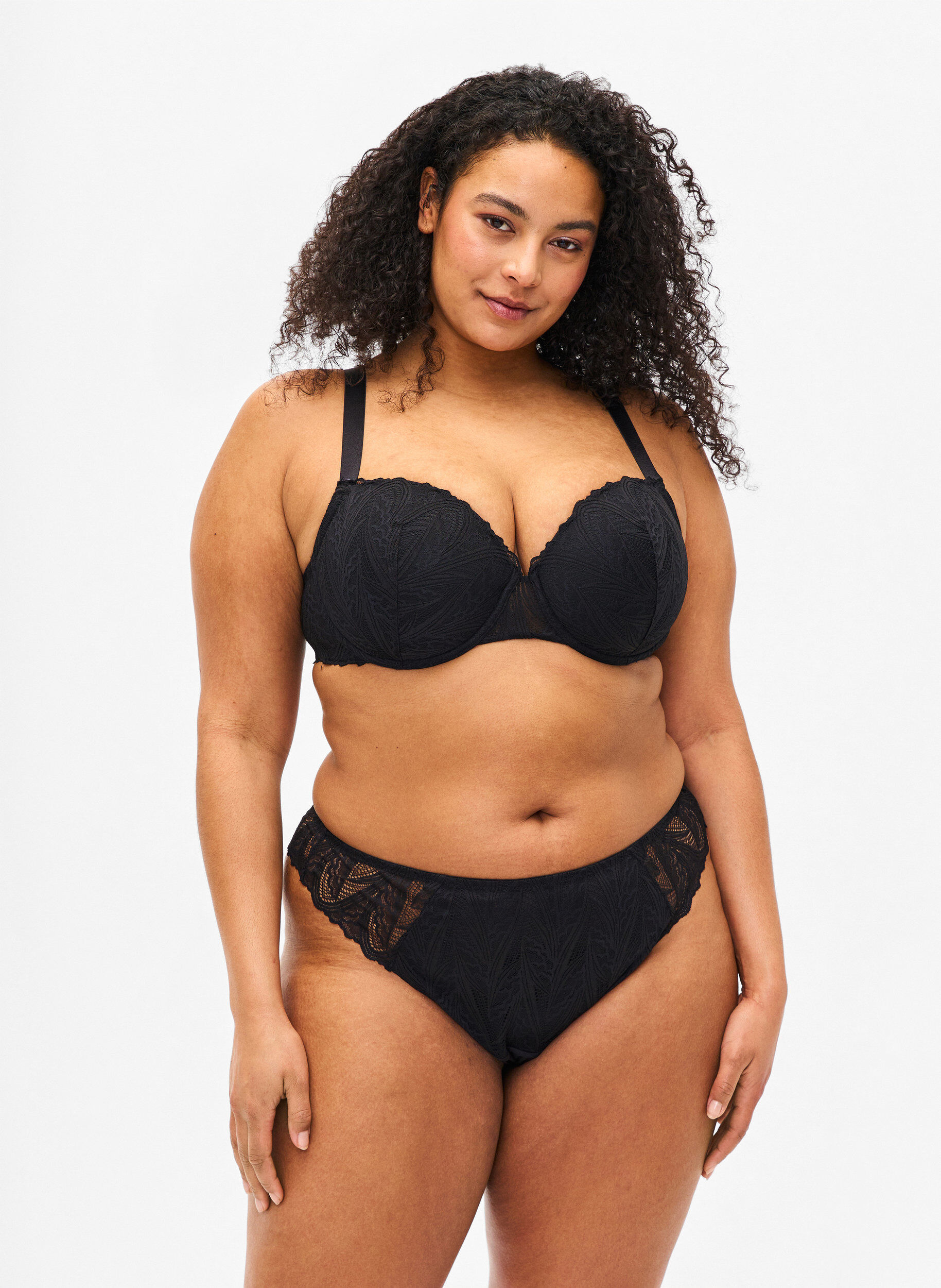 G-string briefs with lace and a regular waist, Black, Model