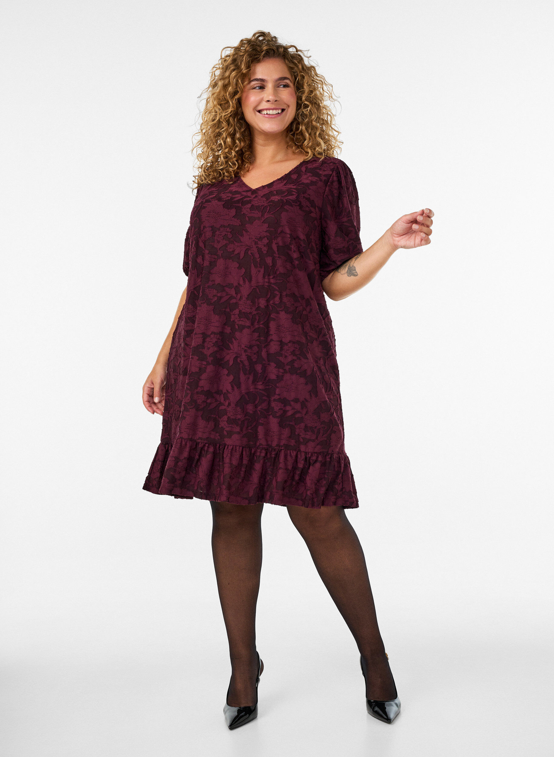 ZizzifashionDress with floral texture and ruffle hem, Red, Model image number 1