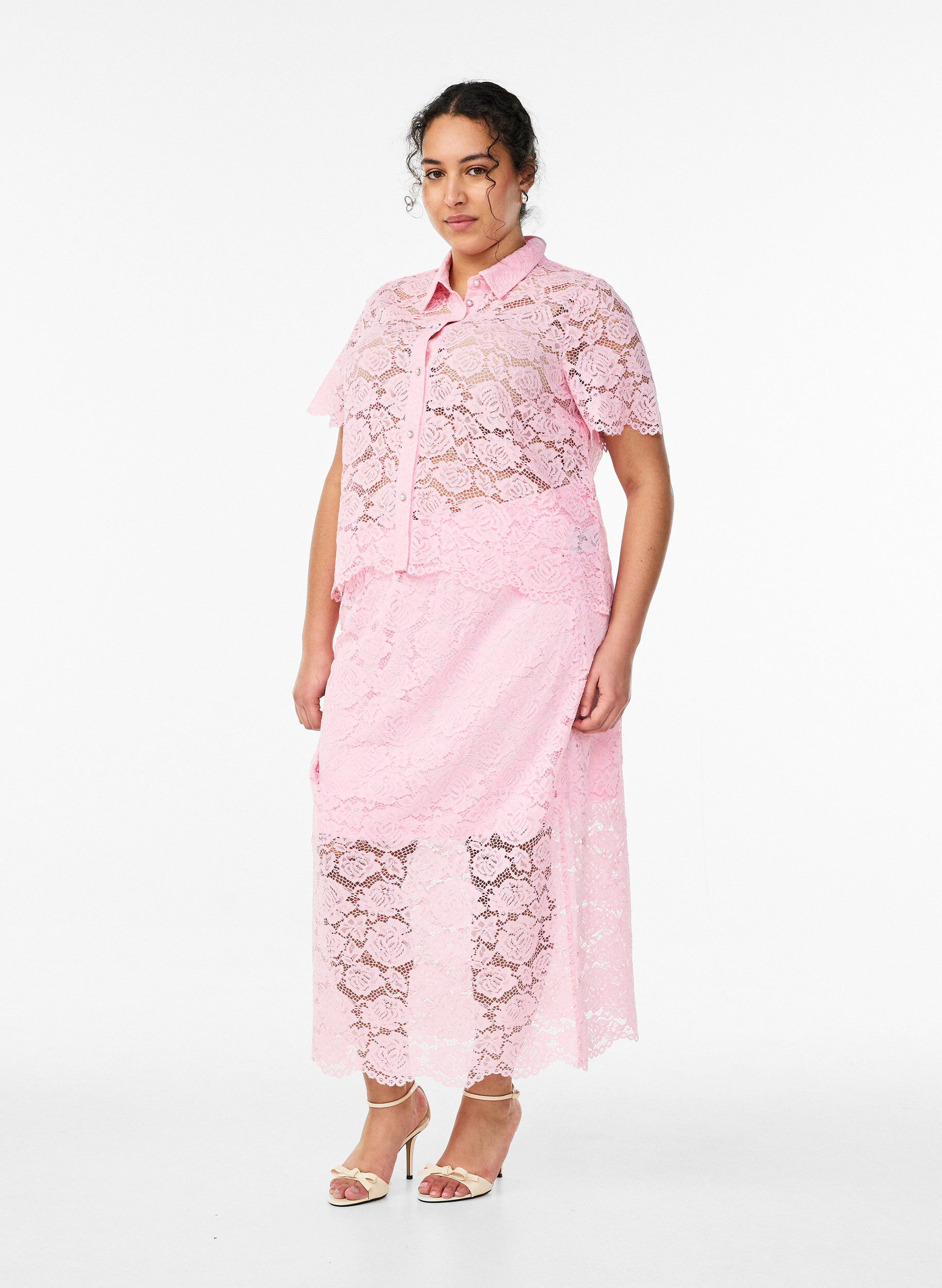 Lace midi skirt with an elasticated waist, Rose, Model