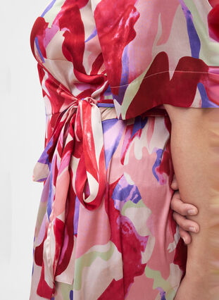 Satin wrap dress with print, Geranium Graphic AOP, Model image number 3
