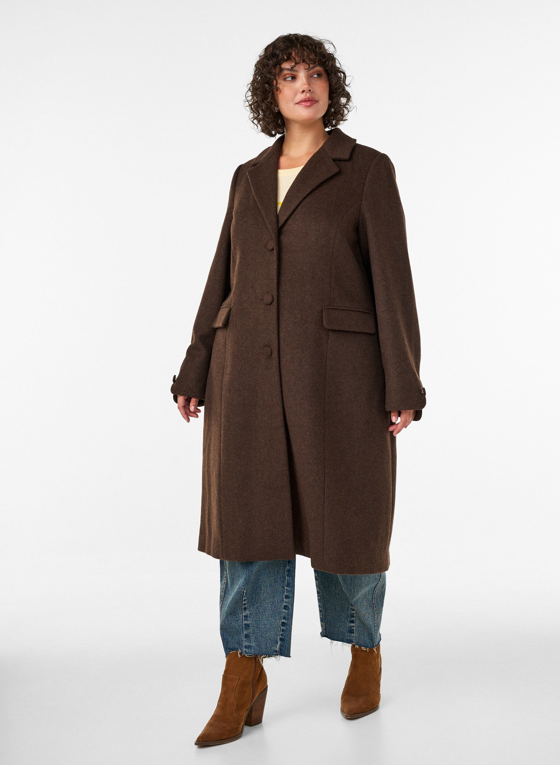 Wool blend coat with lapels and buttons, Brown, Model