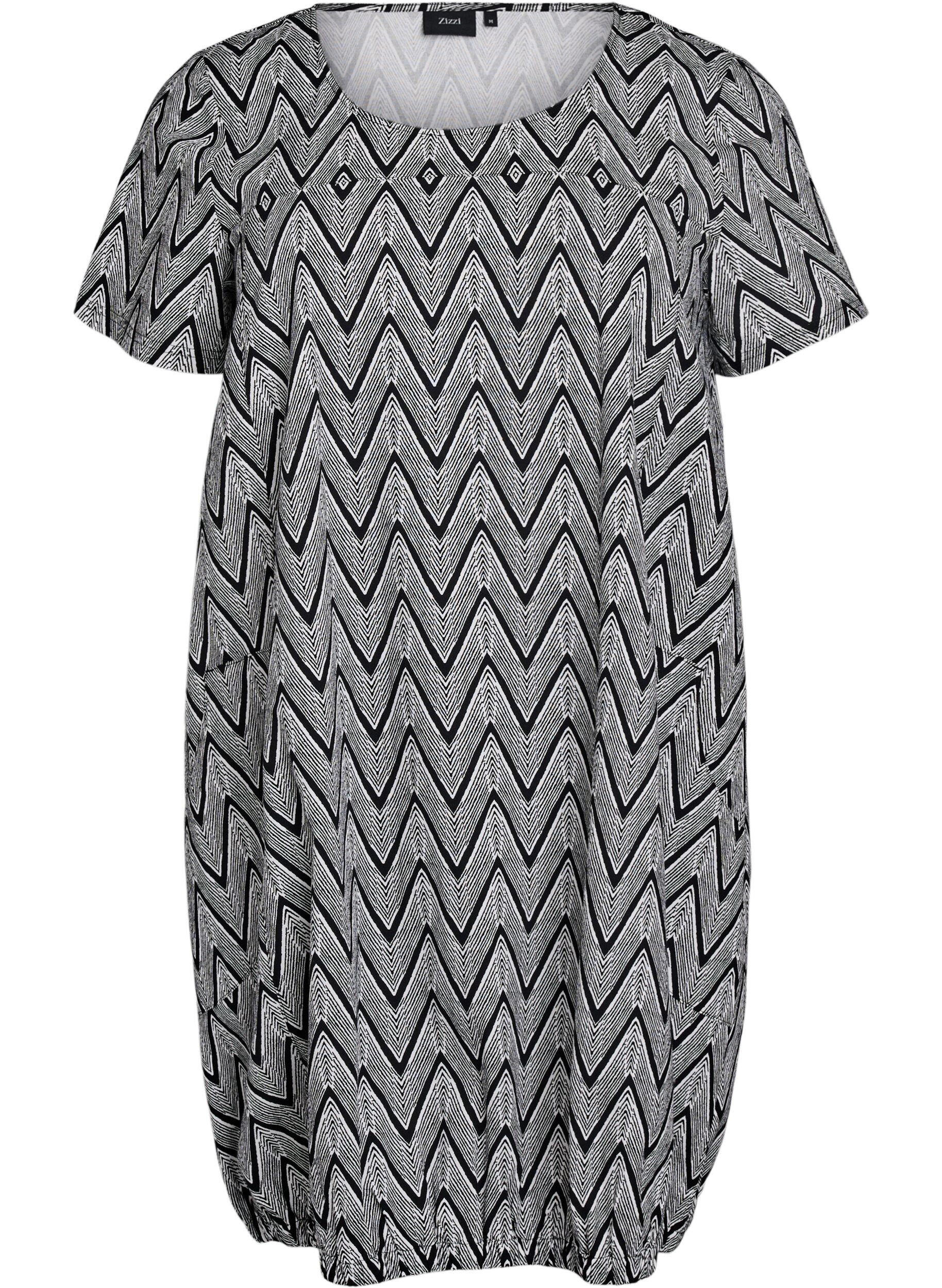 Short-sleeved cotton dress with print
