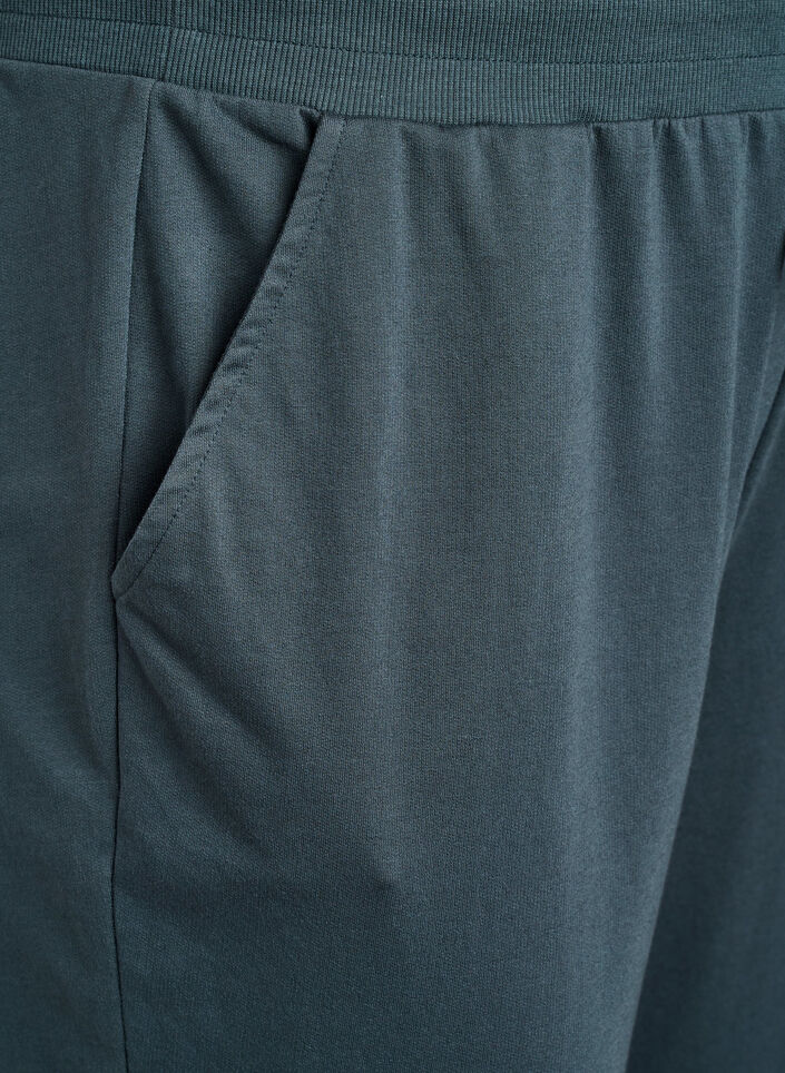 Loose tracksuit trousers with pockets, Green, Packshot image number 3