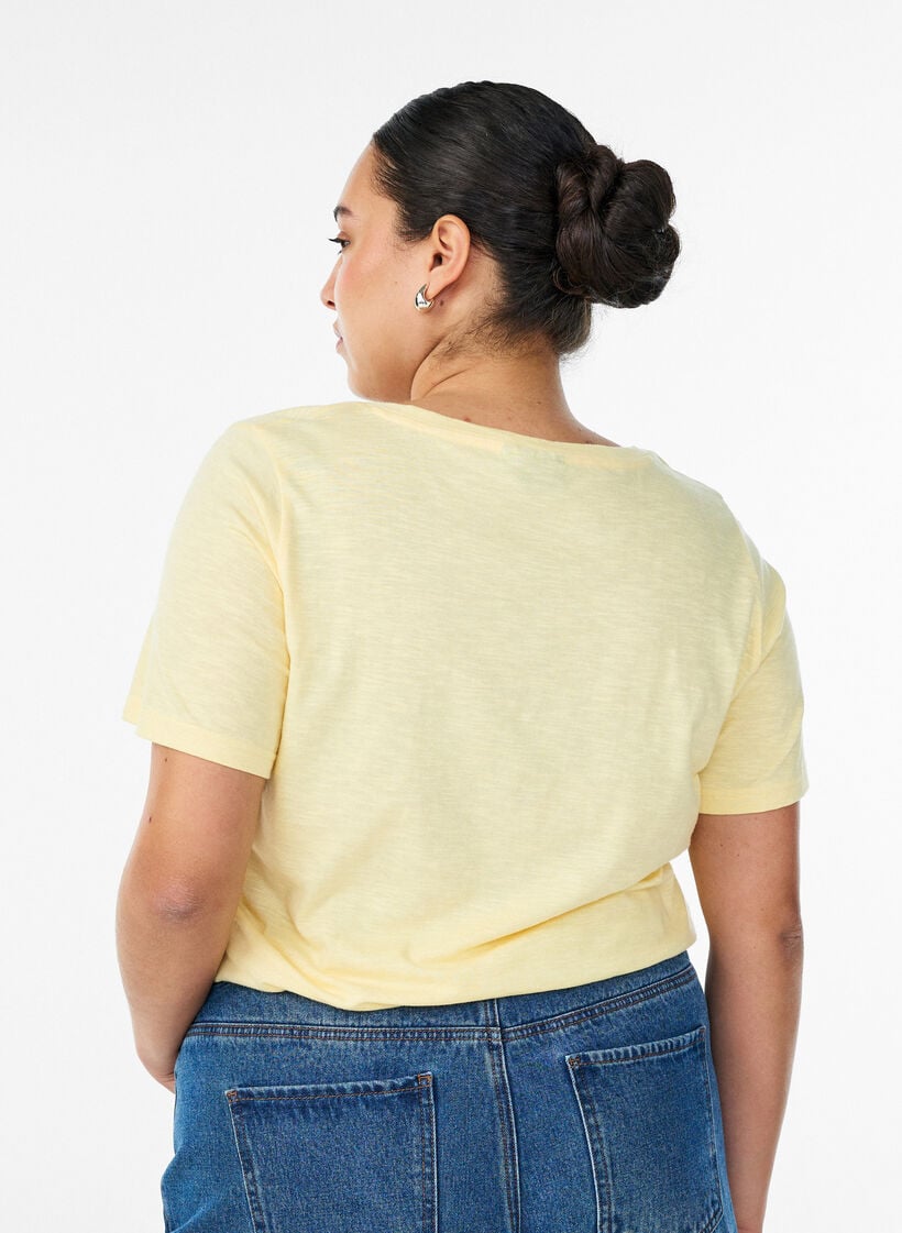 Short-sleeved basic t-shirt with v-neck, Yellow, Model image number 2