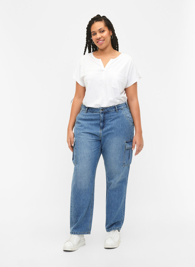 V-neck T-shirt with chest pocket, Bright White, Model image number 2