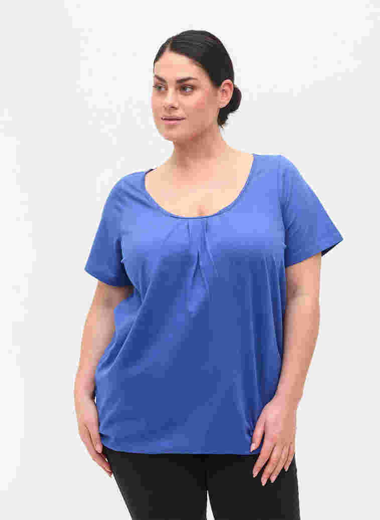 Short-sleeved cotton t-shirt, Dazzling Blue, Model