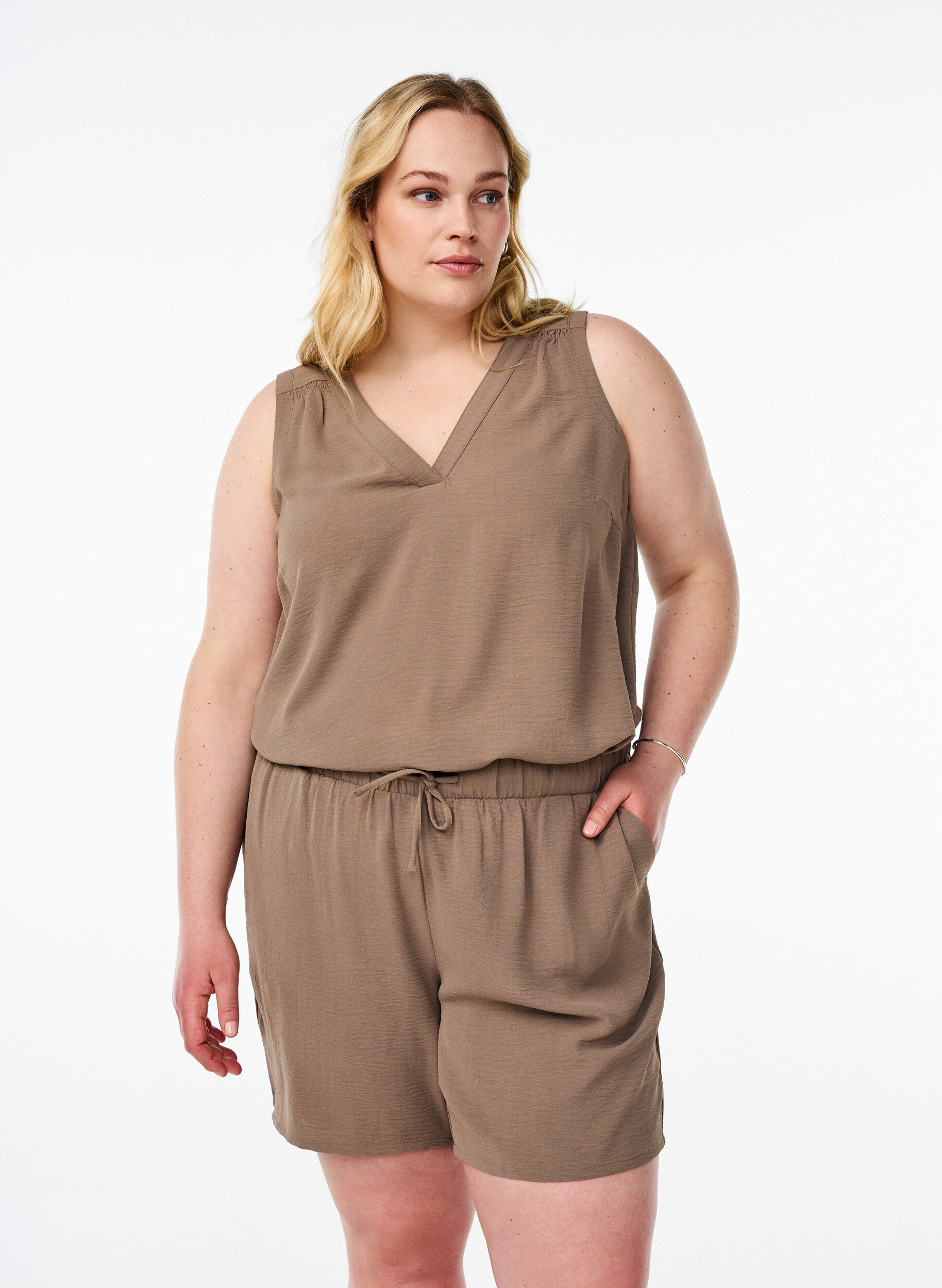 ZizzifashionShorts with pockets and elastic waistband, Brown, Model image number 0