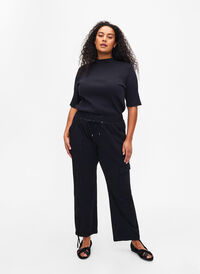 Loose cargo trousers in cotton, Black, Model