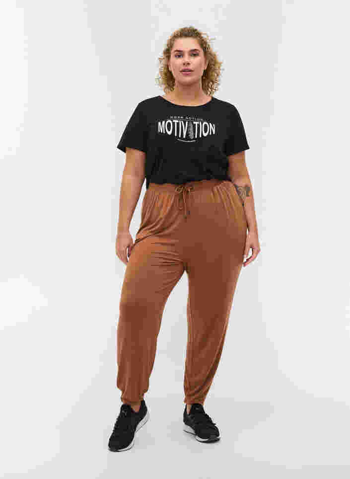 Loose viscose trousers with pockets, Rawhide, Model image number 0