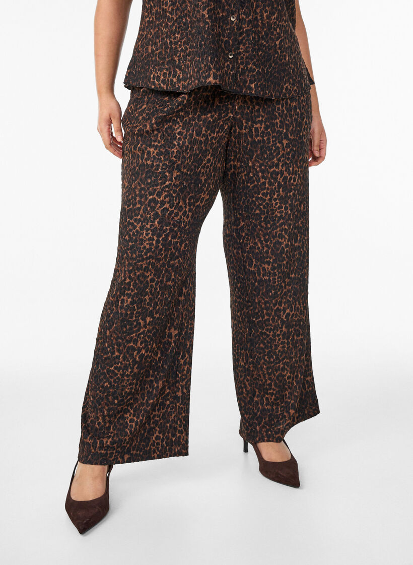 Trousers with a wavy texture, Brown, Model image number 2