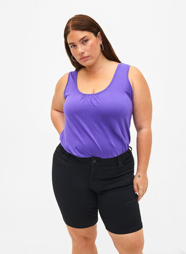 Slim fit Emily short with a regular waist, Black solid, Model image number 0