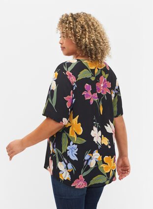 Short-sleeved floral viscose blouse, Big Flower AOP, Model image number 1
