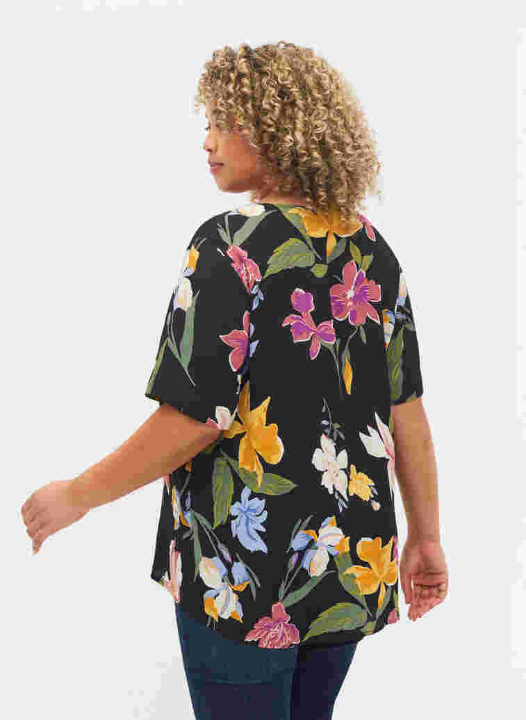 Short-sleeved floral viscose blouse, Big Flower AOP, Model