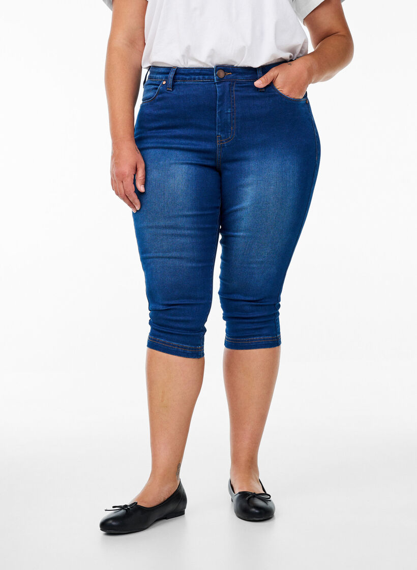 High-waisted Amy capri jeans with super slim fit, Blue, Model image number 2