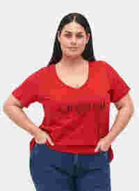 Cotton t-shirt with text print and v-neck, Tango Red ORI, Model