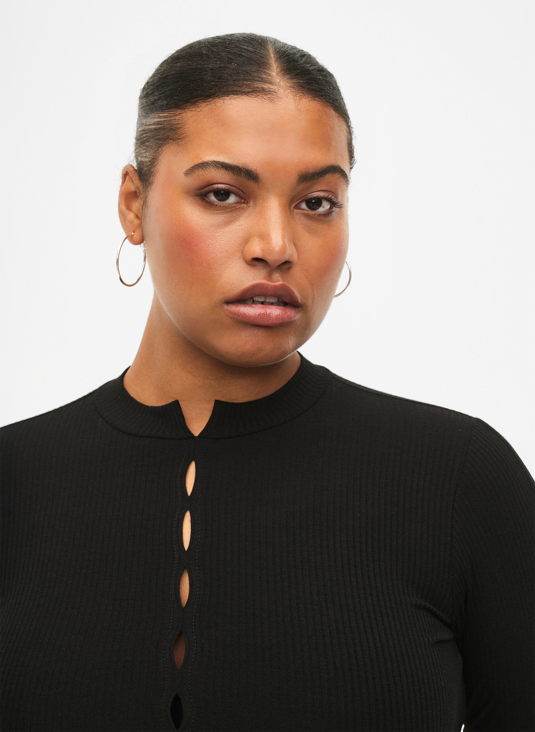 Zizzifashion Fitted dress with cut-out details, Black, Model image number 3