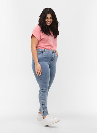 Cropped Amy jeans with bows, Light blue, Model image number 0