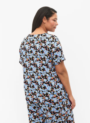Printed pyjama top in viscose, Black Blue Flower, Model image number 1