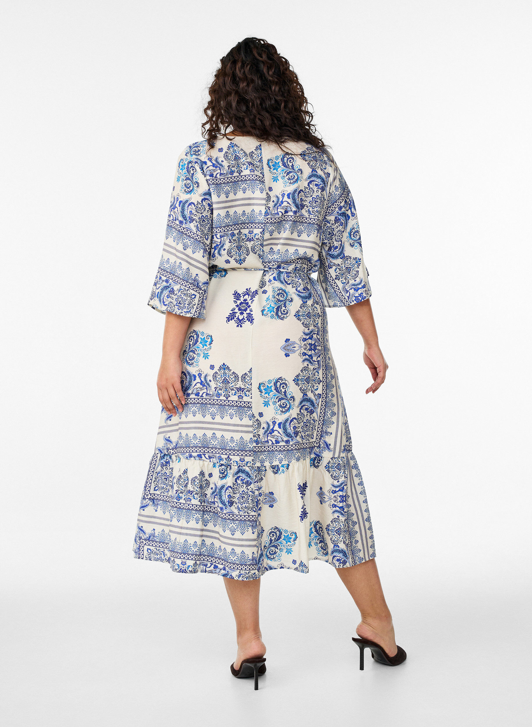 Zizzifashion Patterned midi dress in viscose with tie belt, Blue, Model image number 1