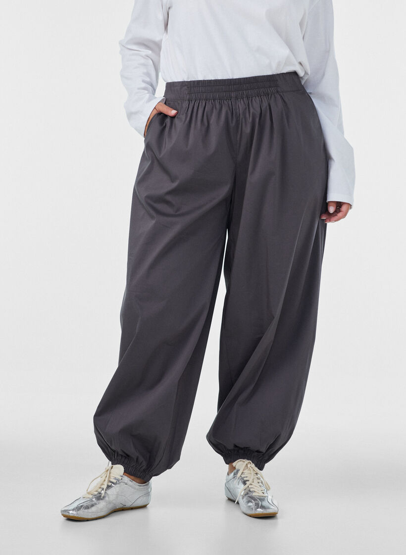 Balloon trousers with pockets and an elasticated waistband, Dark Grey, Model image number 2