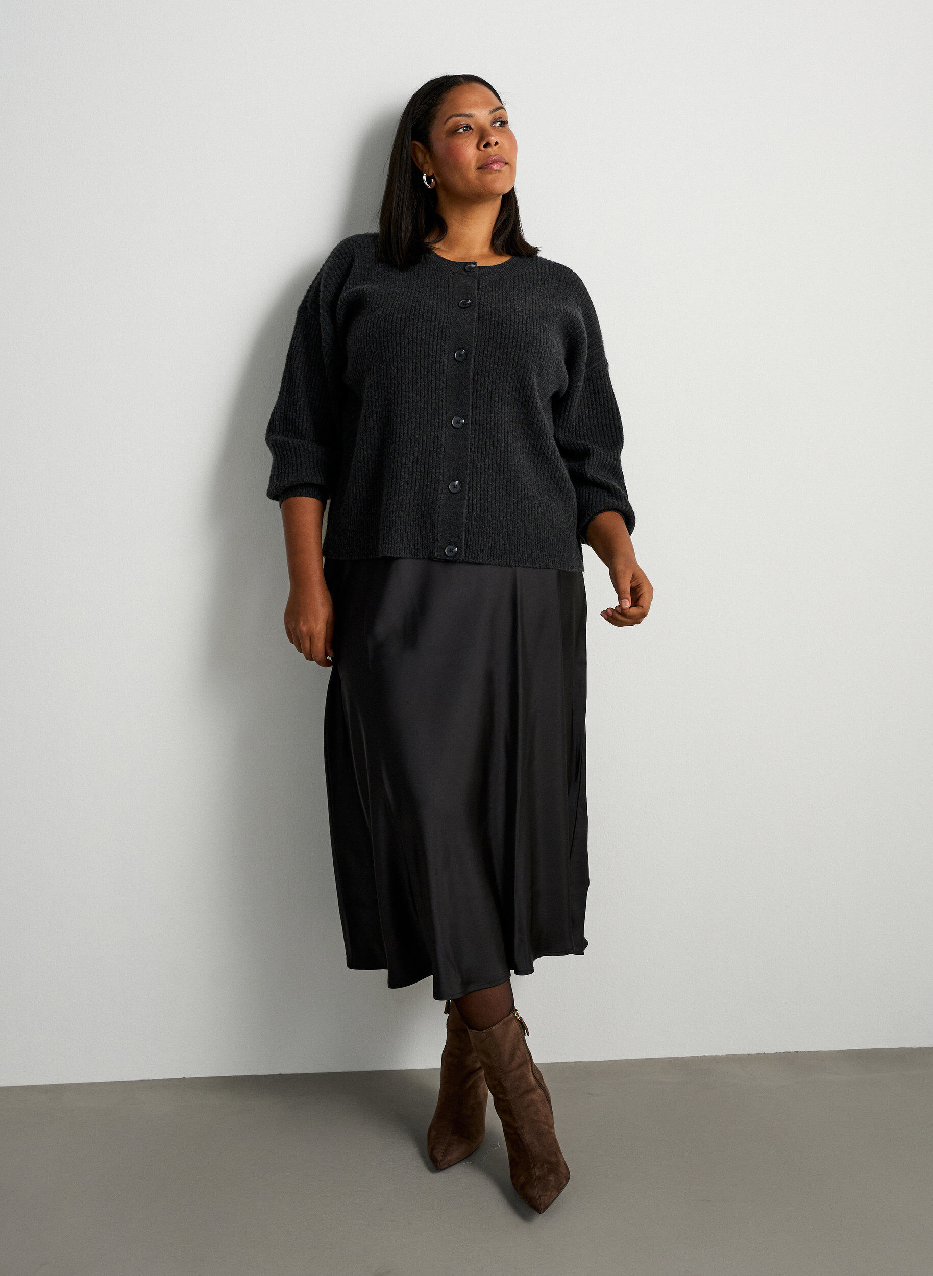 Satin midi skirt, Black, Model